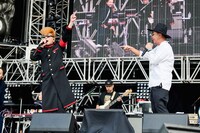 綾小路翔（Vo / 氣志團）と木梨憲武。（撮影：釘野孝宏）