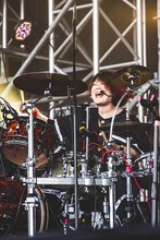 河本あす香（Dr / 打首獄門同好会）（撮影：青木カズロー）