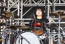 もりもりもと（Dr, Cho / ヤバイTシャツ屋さん）（撮影：青木カズロー）