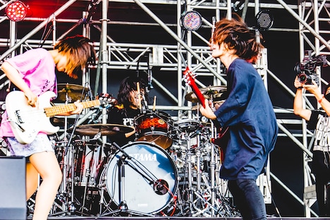 ヤバイTシャツ屋さん（撮影：青木カズロー）