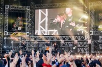 布袋寅泰のステージの様子。（撮影：中野修也）