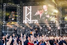 布袋寅泰のステージの様子。（撮影：中野修也）