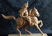 秋川雅史の作品「木彫楠公像（楠木正成像）」。