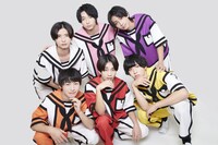 THE SUPER FRUITの衣装を着用した世が世なら!!!。