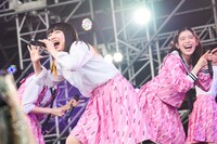 左から柏木ひなた、風見和香（私立恵比寿中学）。（撮影：釘野孝宏）