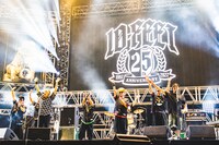 10-FEETのライブの様子。（撮影：青木カズロー）