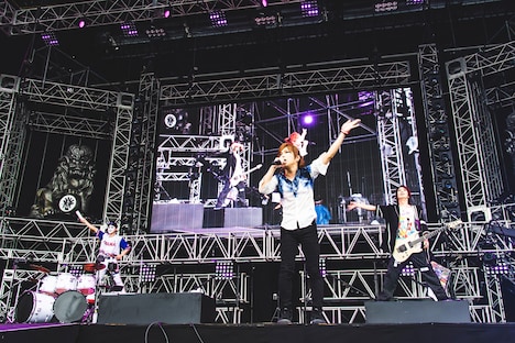 ゴールデンボンバー（撮影：青木カズロー）