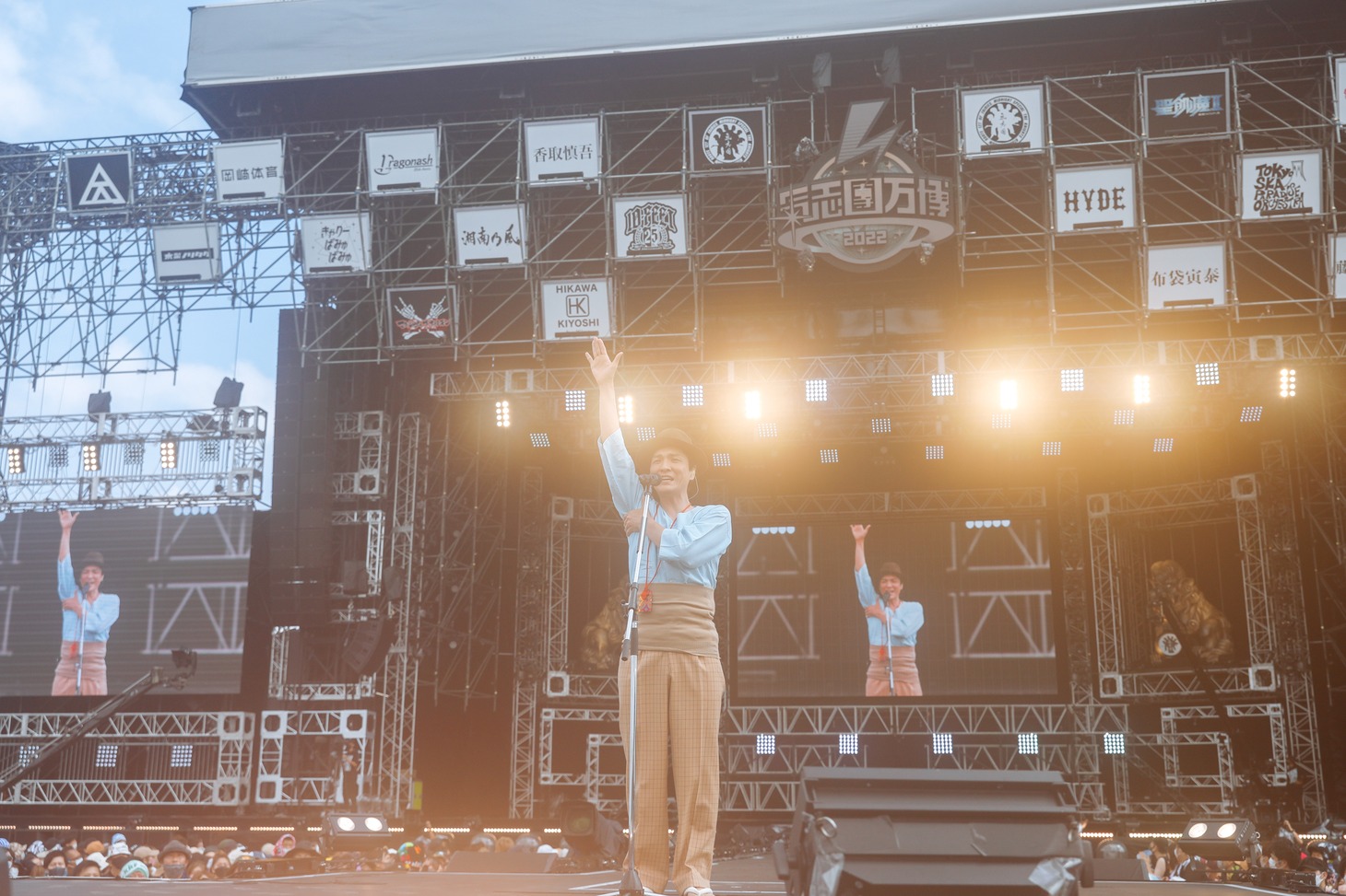 森山直太朗のパフォーマンスの様子。（撮影：上山陽介）