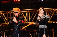 左から綾小路翔（Vo / 氣志團）、氷川きよし。（撮影：上山陽介）