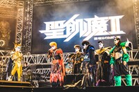 デーモン閣下（Vo / 聖飢魔II）と鬼死団。（撮影：青木カズロー）