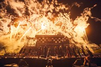 「氣志團万博」2日目のフィナーレの様子。（撮影：中野修也）