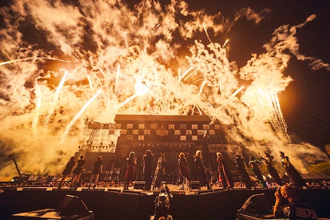 「氣志團万博」2日目のフィナーレの様子。（撮影：中野修也）