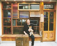 THE NUTS EXCHANGEの店先にて。