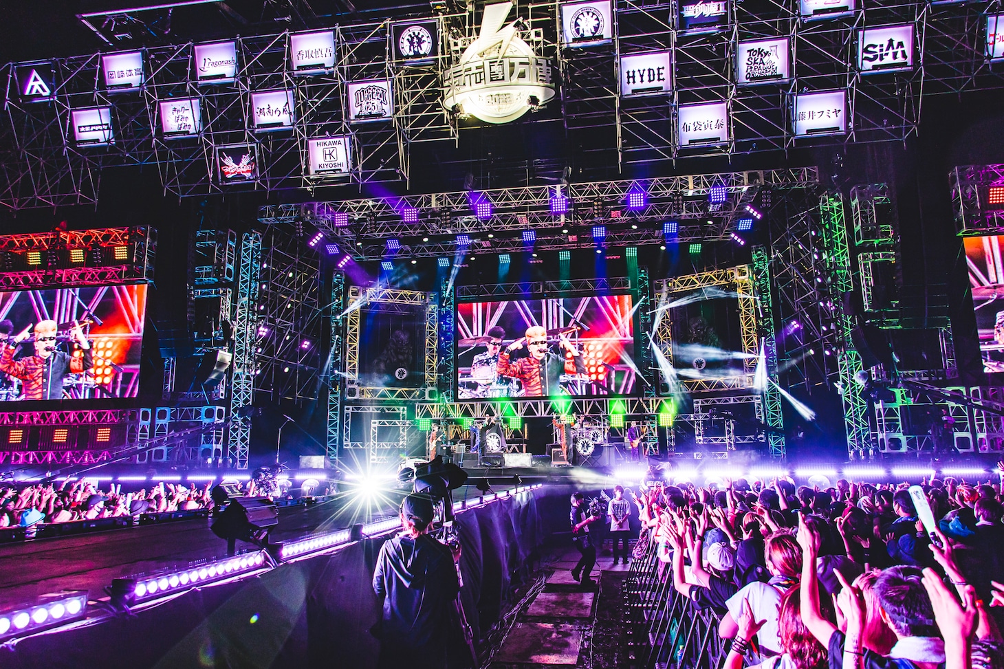 氣志團のライブの様子。（撮影：青木カズロー）