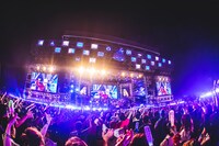 氣志團のライブの様子。（撮影：青木カズロー）