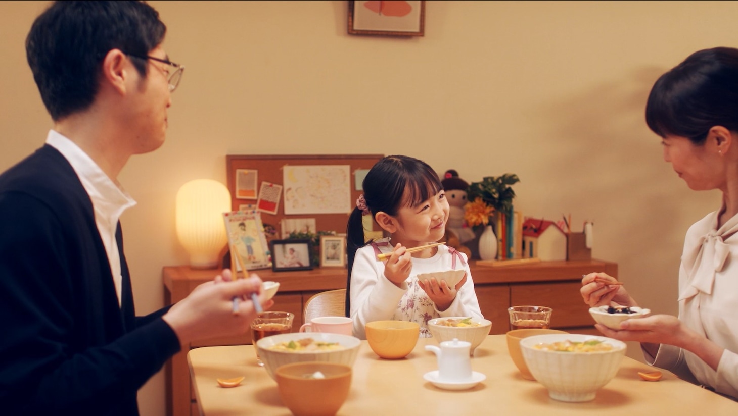 フジッコのテレビCM「おばんざい小鉢が、あってよかった。」編より。