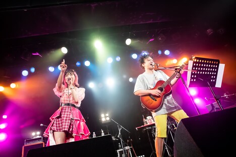 左からでか美ちゃん、ジョニー大蔵大臣（水中、それは苦しい）。（Photo by Masayo）