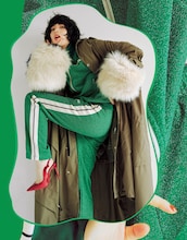 「装苑」2022年11月号より、小松菜奈。