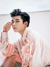 「装苑」2022年11月号より、長尾謙杜（なにわ男子）。