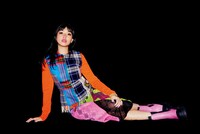 「装苑」2022年11月号より、ビーバドゥービー。