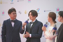 「ソウルドラマアワード2022」に登壇した八木勇征（写真中央）。