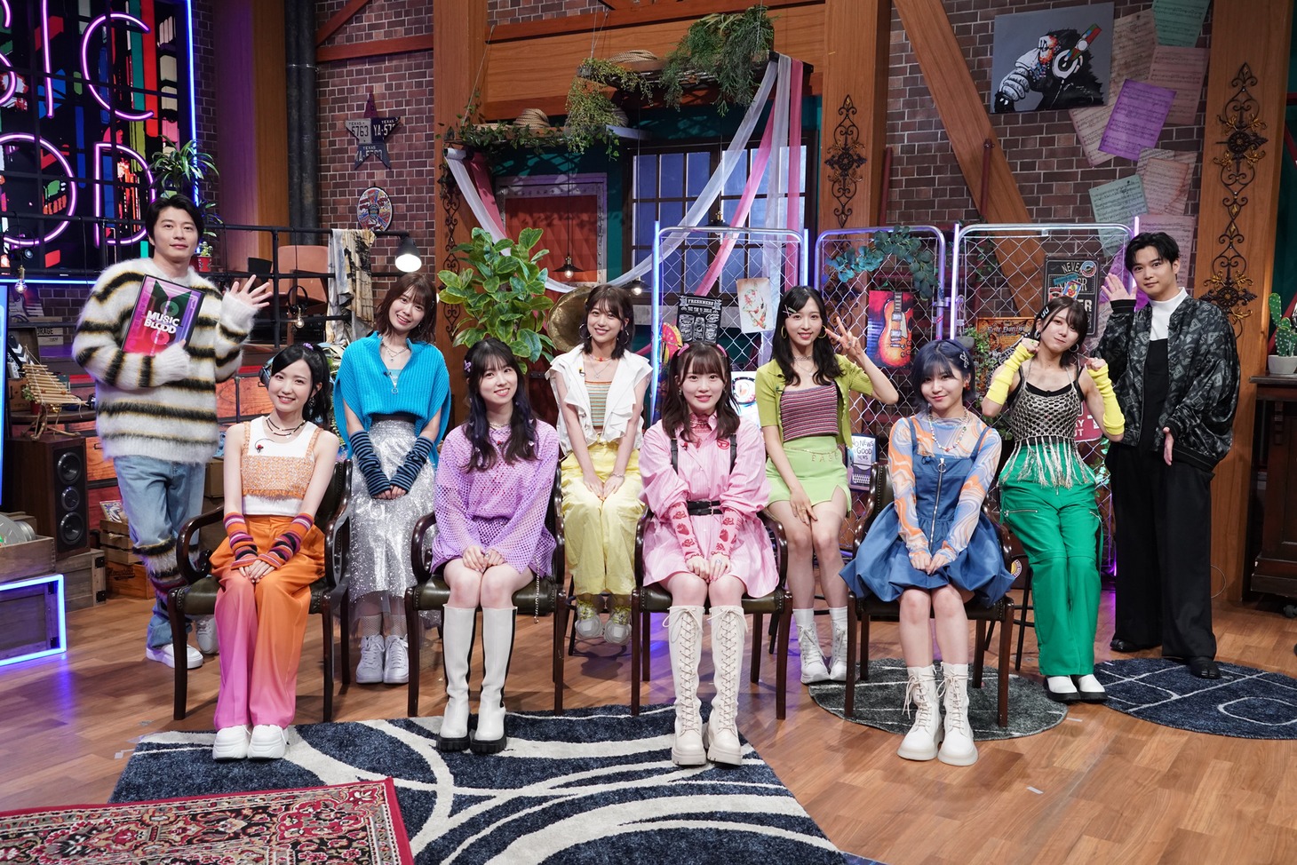 後列左から田中圭、小田えりな、篠崎彩奈、小栗有以、大西桃香、千葉雄大。前列左から本田仁美 、岩立沙穂、山根涼羽、大竹ひとみ。 (c)日本テレビ
