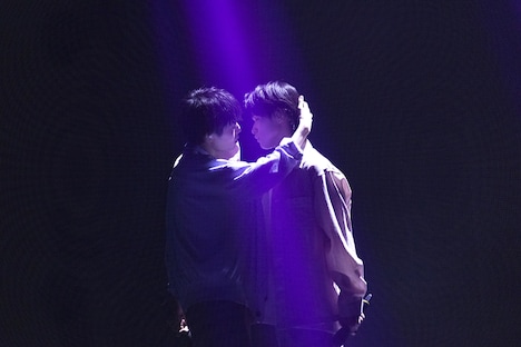 「半分相逢傘」の小泉光咲と大倉空人。（撮影：米山三郎）