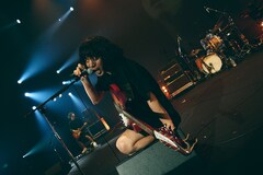 銀杏BOYZ、思い出の中野で今は亡き“友達”に贈った「漂流教室」