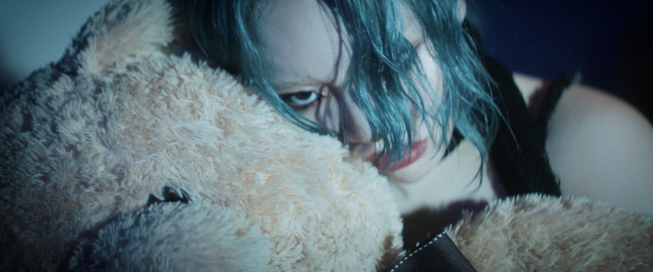 ちゃんみな「Don't go（feat. ASH ISLAND）」ミュージックビデオより。