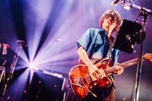 シノダ（Vo, G）（撮影：西槇太一）