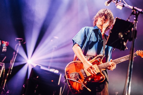 シノダ（Vo, G）（撮影：西槇太一）