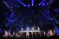 「＝LOVE 5th ANNIVERSARY PREMIUM CONCERT」の様子。(c)YOANI