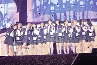 「＝LOVE 5th ANNIVERSARY PREMIUM CONCERT」の様子。(c)YOANI