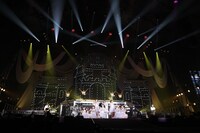 「＝LOVE 5th ANNIVERSARY PREMIUM CONCERT」の様子。(c)YOANI