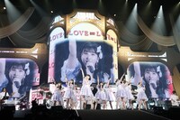 「＝LOVE 5th ANNIVERSARY PREMIUM CONCERT」の様子。(c)YOANI