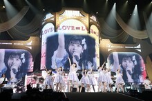 「＝LOVE 5th ANNIVERSARY PREMIUM CONCERT」の様子。(c)YOANI