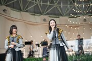 左から小久保柚乃、風見和香。