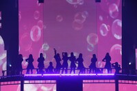 「＝LOVE 5th ANNIVERSARY PREMIUM CONCERT」の様子。(c)YOANI