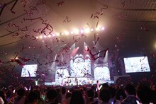 「＝LOVE 5th ANNIVERSARY PREMIUM CONCERT」の様子。(c)YOANI