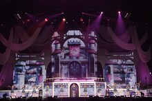 「＝LOVE 5th ANNIVERSARY PREMIUM CONCERT」の様子。(c)YOANI