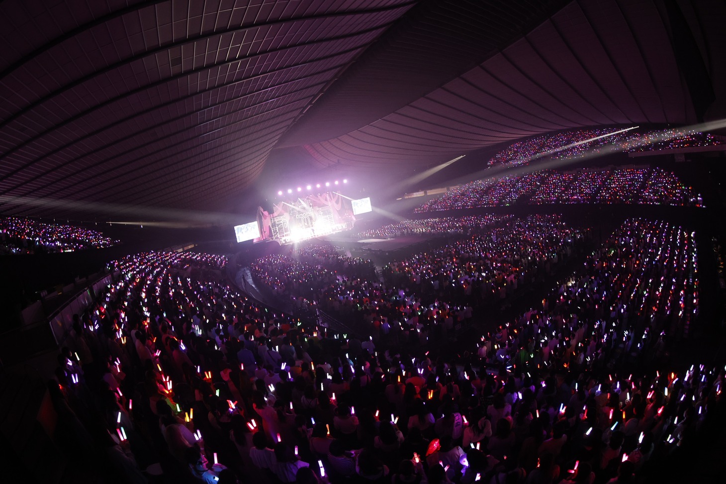 「＝LOVE 5th ANNIVERSARY PREMIUM CONCERT」の様子。(c)YOANI