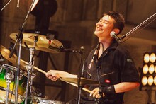 ミスター小西（Dr）（Photo by CHIYORI）