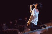 鈴木圭介（Vo）（Photo by CHIYORI）