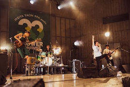 結成33周年のフラワーカンパニーズ、雨の野音で繰り広げた“ゾロ目づくし”のワンマンライブ