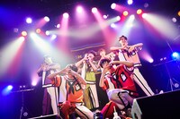 THE SUPER FRUIT（撮影：上溝恭香）