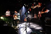 左からghoma(カミナリグモ)、上野啓示(カミナリグモ)、真鍋吉明(the pillows)。(撮影:山中善正)