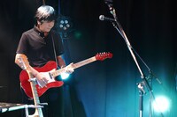 真鍋吉明（the pillows）（撮影：山中善正）