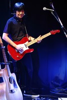 真鍋吉明（the pillows）（撮影：山中善正）