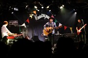 左からghoma(カミナリグモ)、上野啓示(カミナリグモ)、真鍋吉明(the pillows)。(撮影:山中善正)