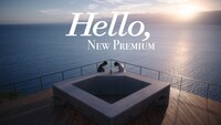 「SUNTORY WORLD WHISKY『碧Ao』」CM「Hello, NEW PREMIUM編」より。